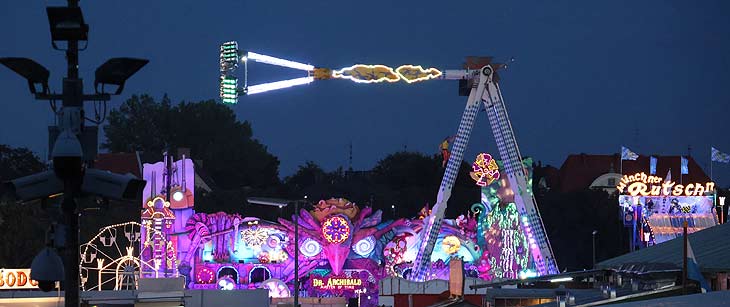 XXL Höhenrausch - Riesenschaukel auf dem Oktoberfest 2023 in der Schaustellerstraße (©Foto:Martin Schmitz)